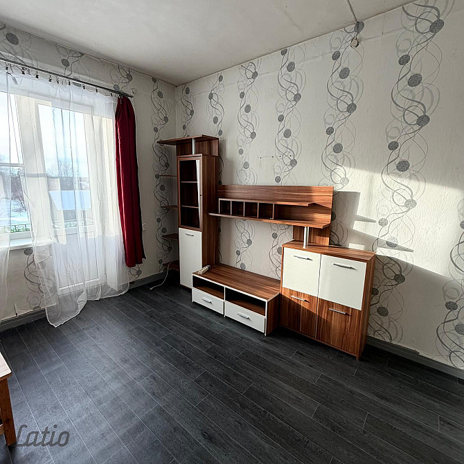 Piedāvājam iegādāties funkcionālu un gaišu divu istabu dzīvokli Skrundas ielā 33. Šis ir īpašums, ku Кулдига и район - изображение 1