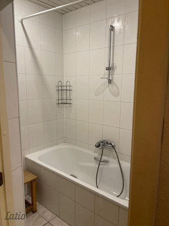 Tiek izīrēts dzīvoklis renovētā mājā pašā pilsētas centrā. Līdzās veikali, Rīga - foto 5