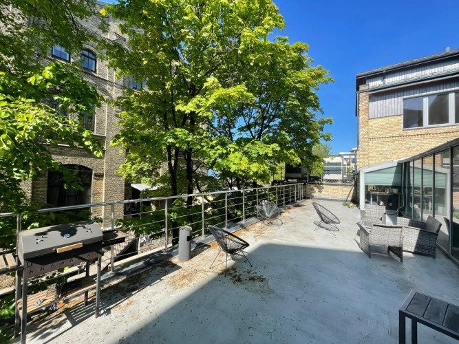 Birojs ar terasi un virtuvi Valdemāra pasāžā.  Telpas atrodas mūsdienīgā un arhitektoniski pievilcīg Рига - изображение 7