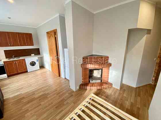 Здание во дворе, закрытый двор, лестничная клетка после косметического ремонта, Rīga