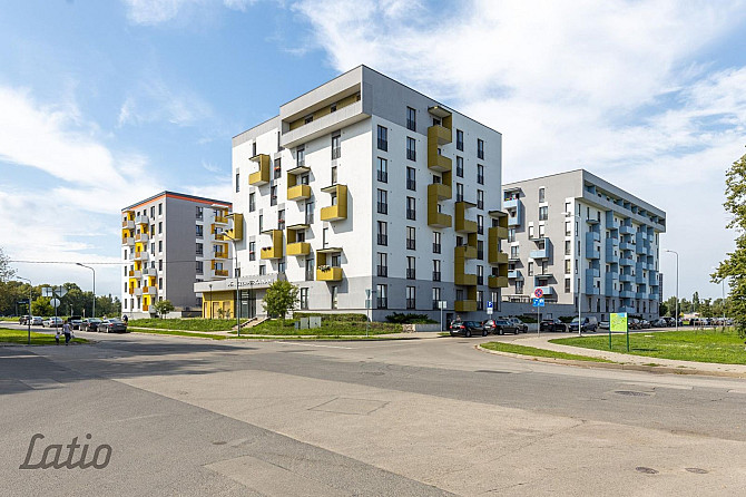 Tiek izīrēts gaišs un kopts 3 istabu dzīvoklis modernā dzīvojamā projektā Ezerparka nami. Rīga - foto 1