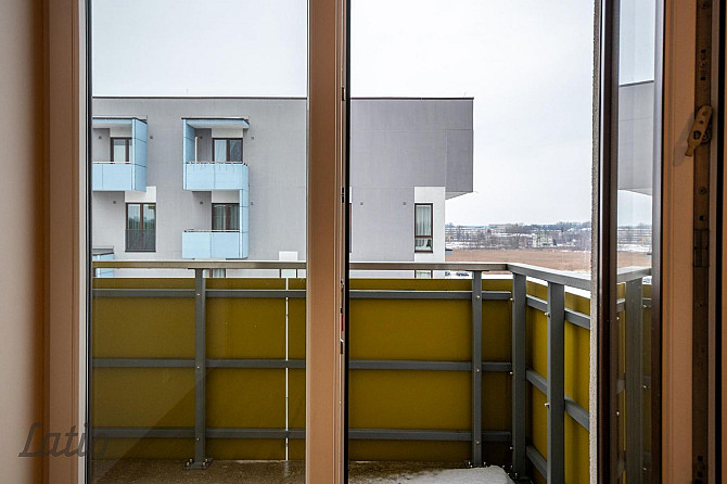 Tiek izīrēts gaišs un kopts 3 istabu dzīvoklis modernā dzīvojamā projektā Ezerparka nami. Rīga - foto 5