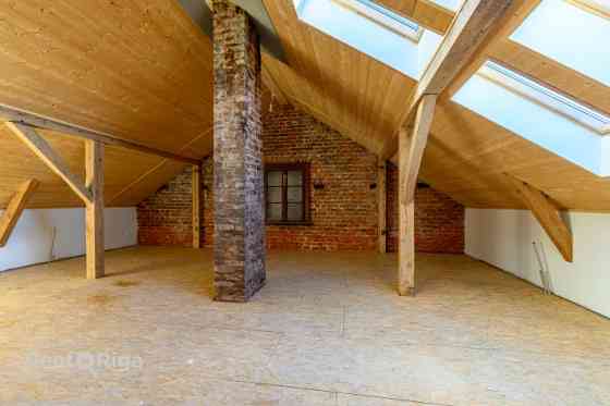 В продаже просторная мансардная квартира в самом сердце Старой Лиепаи с Лиепая