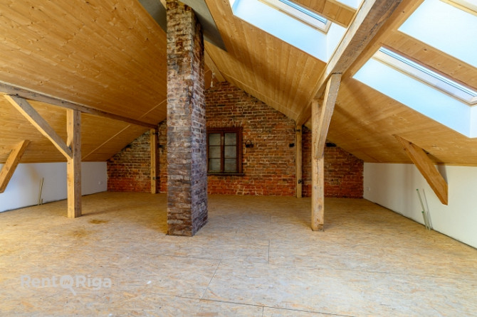 В продаже просторная мансардная квартира в самом сердце Старой Лиепаи с Лиепая - изображение 4