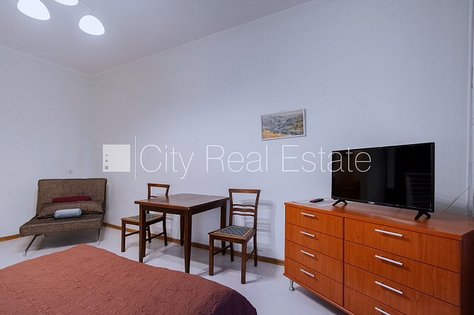 Renovēta māja, maksas stāvvieta, ir lifts, guļamistabu skaits 1 gab., viesistaba, viena istaba Rīga - foto 15