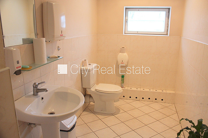 Renovēta māja, ir lifts, kāpņu telpa pēc kapitālā remonta, logi vērsti uz ielas pusi, Rīga - foto 20