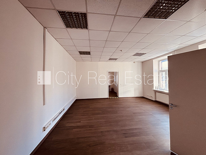 Fasādes māja, ieeja no ielas, ir lifts, kāpņu telpa pēc kapitālā remonta, balkons, sauna, Rīga - foto 15