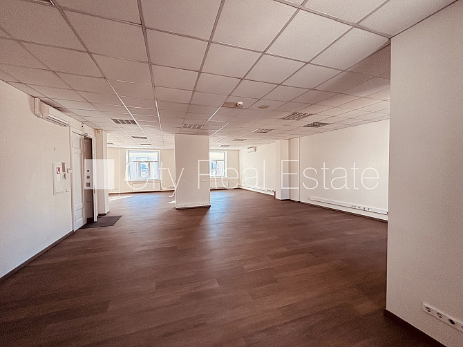 Fasādes māja, ieeja no ielas, ir lifts, kāpņu telpa pēc kapitālā remonta, balkons, sauna, Rīga - foto 14