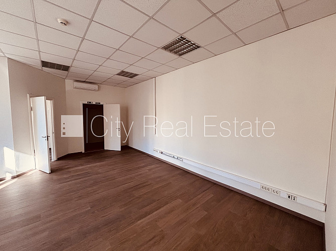 Fasādes māja, ieeja no ielas, ir lifts, kāpņu telpa pēc kapitālā remonta, balkons, sauna, Rīga - foto 16