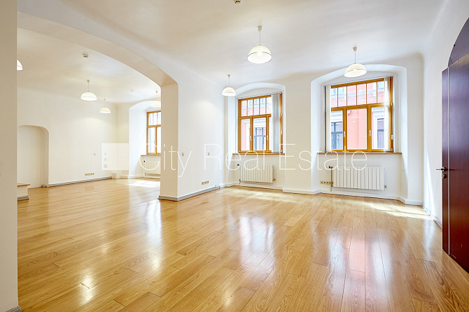 Fasādes māja, renovēta māja, labiekārtota apzaļumota teritorija, bruģēts piebraucamais Rīga - foto 1