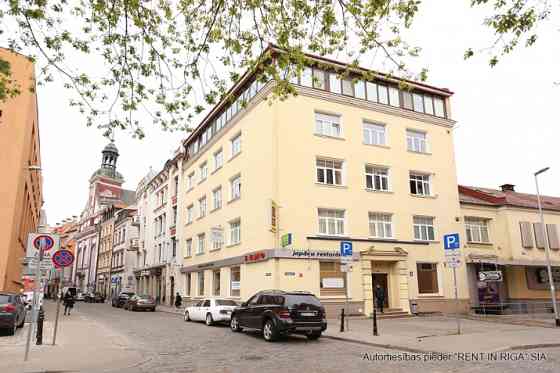 Iznomā retsorāna telpas Vecrīgā, Kungu un Mārstaļu ielu krustojumā.  1. stāvā izvietota zāle un palī Рига