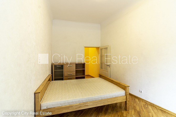 Фасадный дом, реновированный дом, закрытый двор, вход с улицы и со двора, лифт, Рига - изображение 17