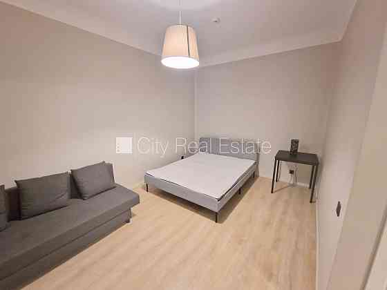 Фасадный дом, реновированный дом, закрытая территория, вход с улицы, лифт, Rīga