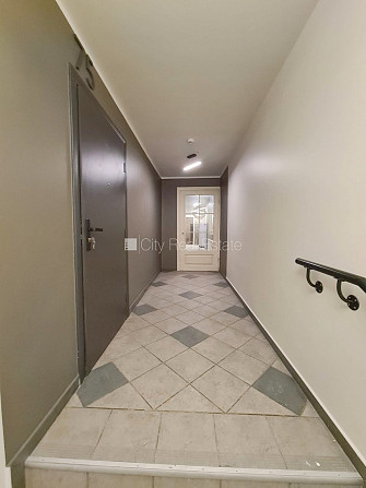 Fasādes māja, renovēta māja, slēgta teritorija, ieeja no ielas, ir lifts, kāpņu telpa pēc Rīga - foto 13