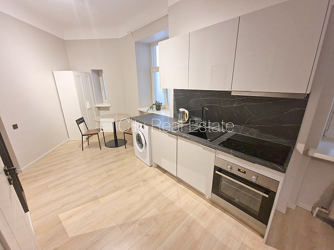 Fasādes māja, renovēta māja, slēgta teritorija, ieeja no ielas, ir lifts, kāpņu telpa pēc Rīga - foto 11