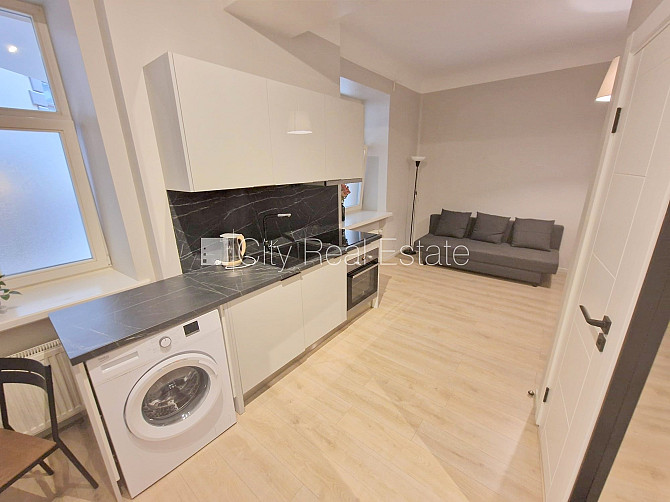 Fasādes māja, renovēta māja, slēgta teritorija, ieeja no ielas, ir lifts, kāpņu telpa pēc Rīga - foto 1