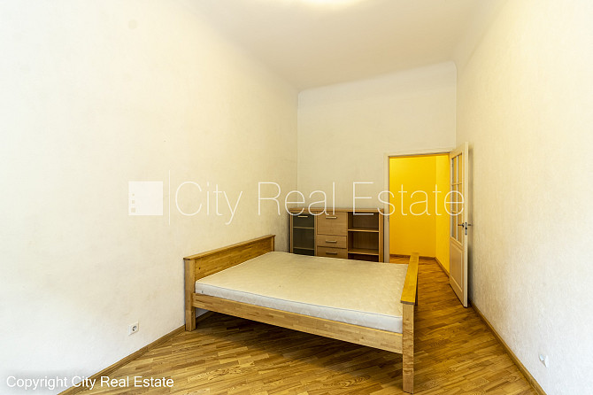 Фасадный дом, реновированный дом, вход со двора, лестничная клетка после Рига - изображение 6