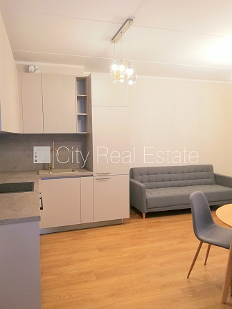 Фасадный дом, реновированный дом, вход с улицы, лифт, лестничная клетка после Рига - изображение 20