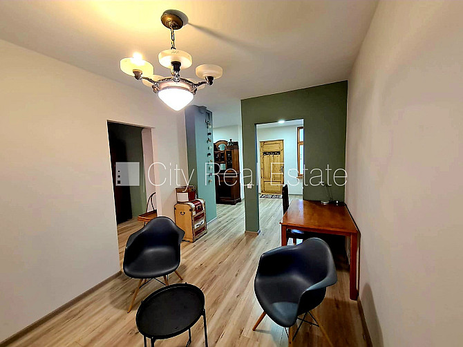 Частный дом, благоустроенный озеленённый двор, территория обнесена забором, окна Рига - изображение 4