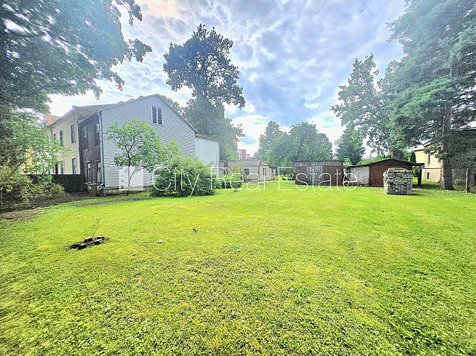 Частный дом, благоустроенный озеленённый двор, территория обнесена забором, окна Рига - изображение 19