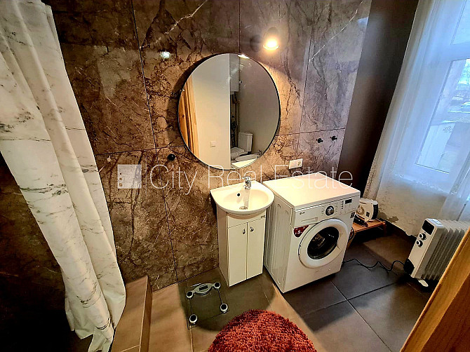 Частный дом, благоустроенный озеленённый двор, территория обнесена забором, окна Рига - изображение 15