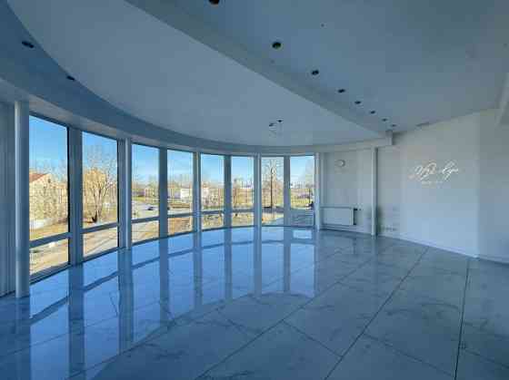 Аренда офисного помещения с красивым панорамным видом.  Предлагаются светлые и Rīga