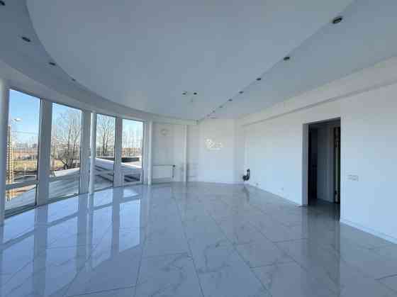 Аренда офисного помещения с красивым панорамным видом.  Предлагаются светлые и Rīga