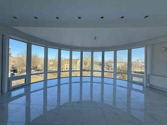 Аренда офисного помещения с красивым панорамным видом.  Предлагаются светлые и Rīga