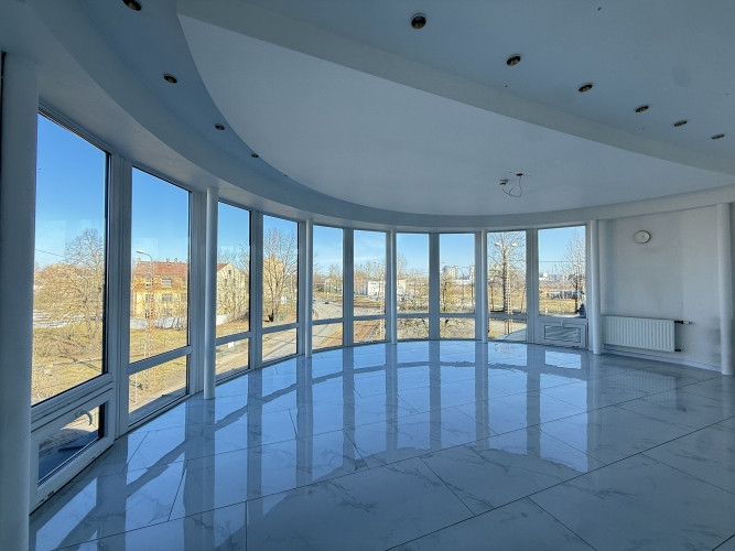 Iznomā biroja telpas ar skaistu panorāmas skatu  Piedāvājumā gaišas un plašas biroja telpas Rīga - foto 3