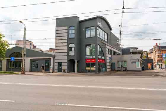 Торговые помещения с входом с фасада здания. Подходят для магазина, медицинского Rīga