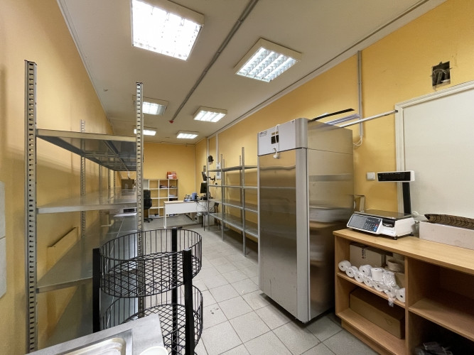 Tirdzniecības telpas ar ieeju no ēkas fasādes. Piemērotas veikalam, medicīnas iestādei vai Rīga - foto 8