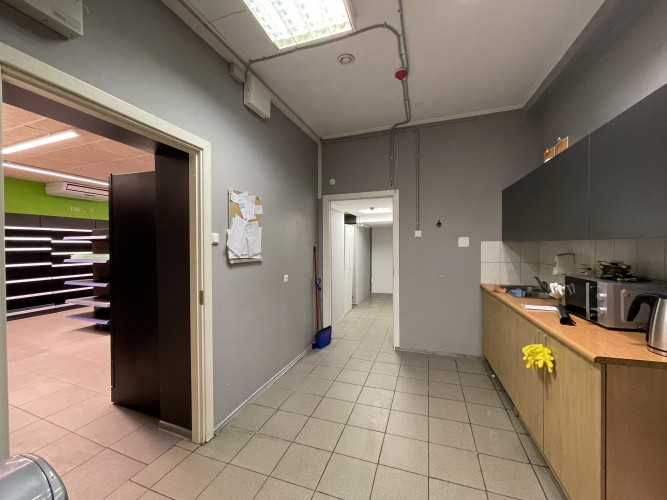 Tirdzniecības telpas ar ieeju no ēkas fasādes. Piemērotas veikalam, medicīnas iestādei vai Rīga - foto 9