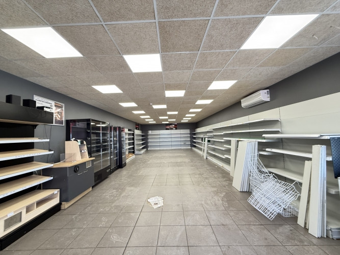 Tirdzniecības telpas ar ieeju no ēkas fasādes. Piemērotas veikalam, medicīnas iestādei vai Rīga - foto 3