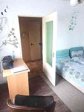 Pārdod gaišu 1 istabas dzīvokli Pļavnieku rajonā, Saharova ielā 5. Māja aprīkota ar liftu.... Рига