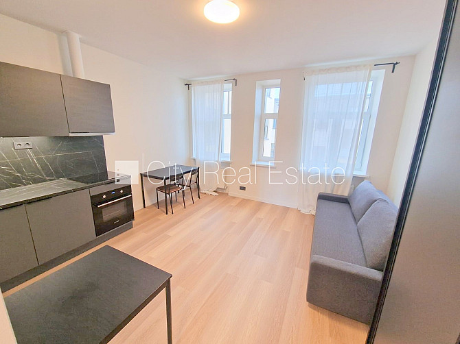 Fasādes māja, viena kvadrātmetra apsaimniekošanas maksa mēnesī  0,38 EUR, ieeja no ielas, Rīga - foto 2