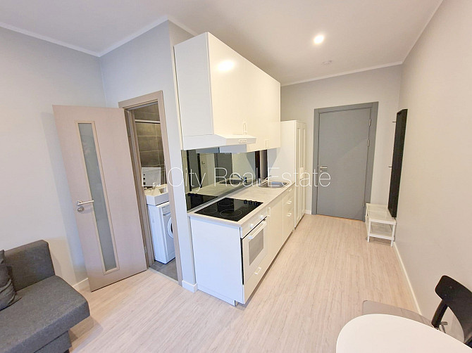 Fasādes māja, renovēta māja, slēgts pagalms, ieeja no ielas, kāpņu telpa pēc kapitālā Rīga - foto 20