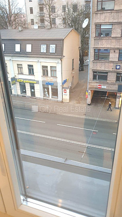 Fasādes māja, renovēta māja, slēgts pagalms, ieeja no ielas, kāpņu telpa pēc kapitālā Rīga - foto 16