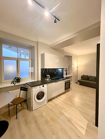 Fasādes māja, renovēta māja, slēgta teritorija, ieeja no ielas, ir lifts, kāpņu telpa pēc Rīga - foto 13