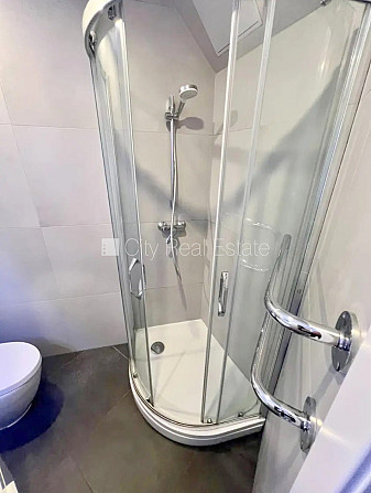 Fasādes māja, renovēta māja, slēgta teritorija, ieeja no ielas, ir lifts, kāpņu telpa pēc Rīga - foto 20