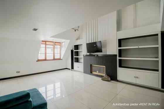 Сдается 4-комнатная квартира в Старой Риге, напротив отеля Hilton. Отдельная кухня, Rīga