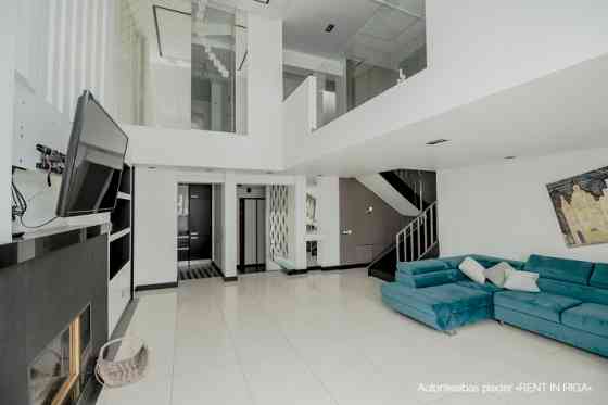 Сдается 4-комнатная квартира в Старой Риге, напротив отеля Hilton. Отдельная кухня, Rīga