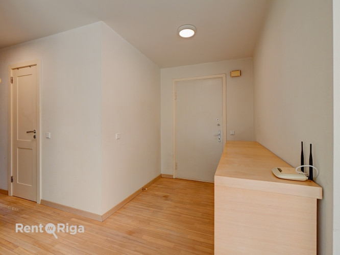 Izīrē gaišu 3 istabu dzīvokli!  Ienākot dzīvoklī ir neliels priekšnams, kuram seko viesistaba, kas a Рига - изображение 6