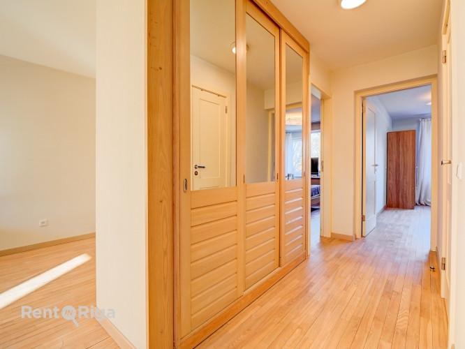 Izīrē gaišu 3 istabu dzīvokli!  Ienākot dzīvoklī ir neliels priekšnams, kuram seko viesistaba, kas a Рига - изображение 9