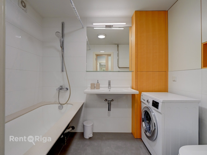 Izīrē gaišu 3 istabu dzīvokli!  Ienākot dzīvoklī ir neliels priekšnams, kuram seko viesistaba, kas a Рига - изображение 7