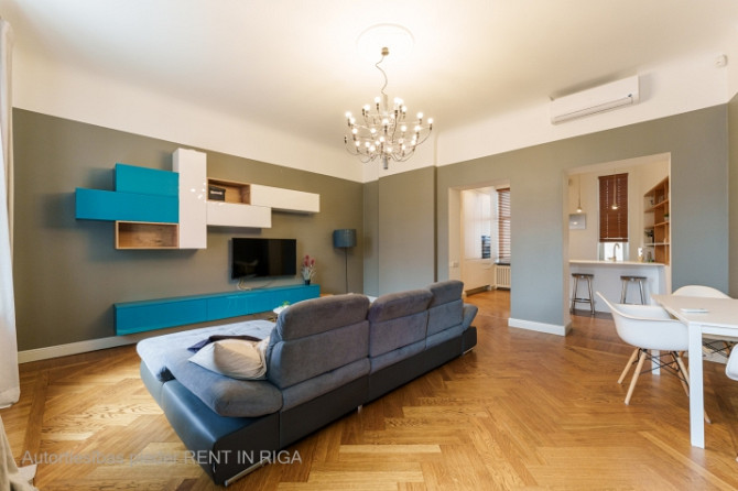 Furnished 2-room apartment in a renovated building at Brīvības Street 46. Entrance and windows face  Рига - изображение 4