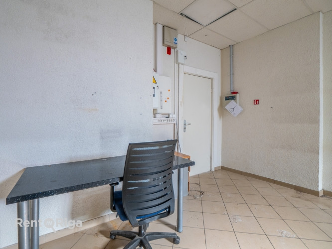 Kompaktas komerctelpas aktīvā lokācijā!  +Telpas atrodas blakus sabiedriskā transporta Rīga - foto 7