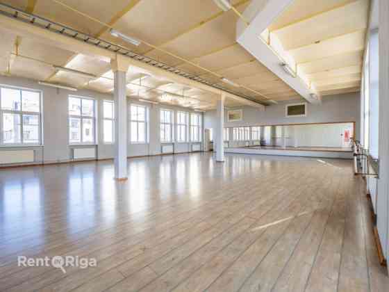 Светлый спортивный или танцевальный зал рядом с центром города!  Планировка: +2 Rīga