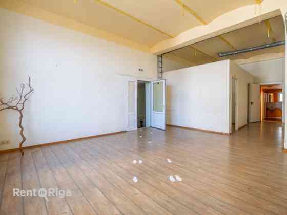 Светлый спортивный или танцевальный зал рядом с центром города!  Планировка: +2 Rīga