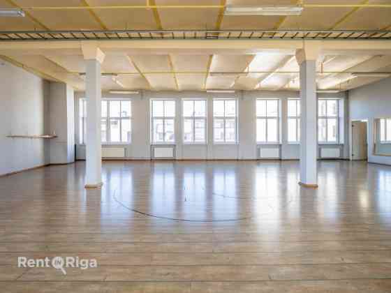Светлый спортивный или танцевальный зал рядом с центром города!  Планировка: +2 Rīga