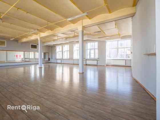 Светлый спортивный или танцевальный зал рядом с центром города!  Планировка: +2 Rīga